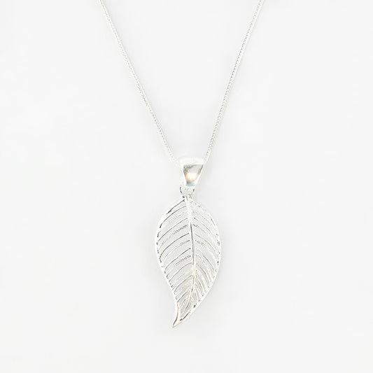 Collar Hoja de Pino Plata 925