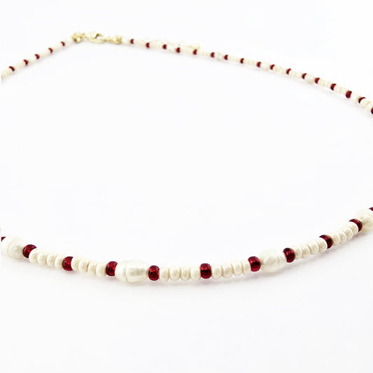 Collar Rojo y Crema con Mostacilla Checa y Perla