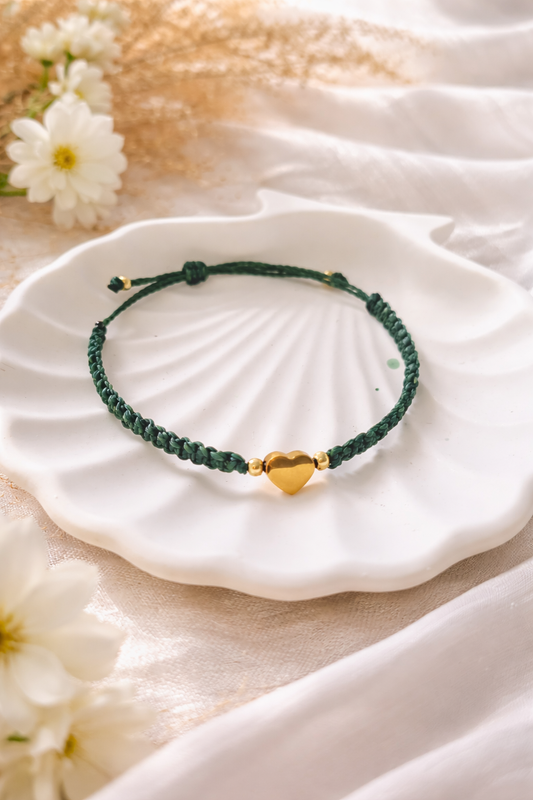 Pulsera Hilo Verde y Corazón Dorado