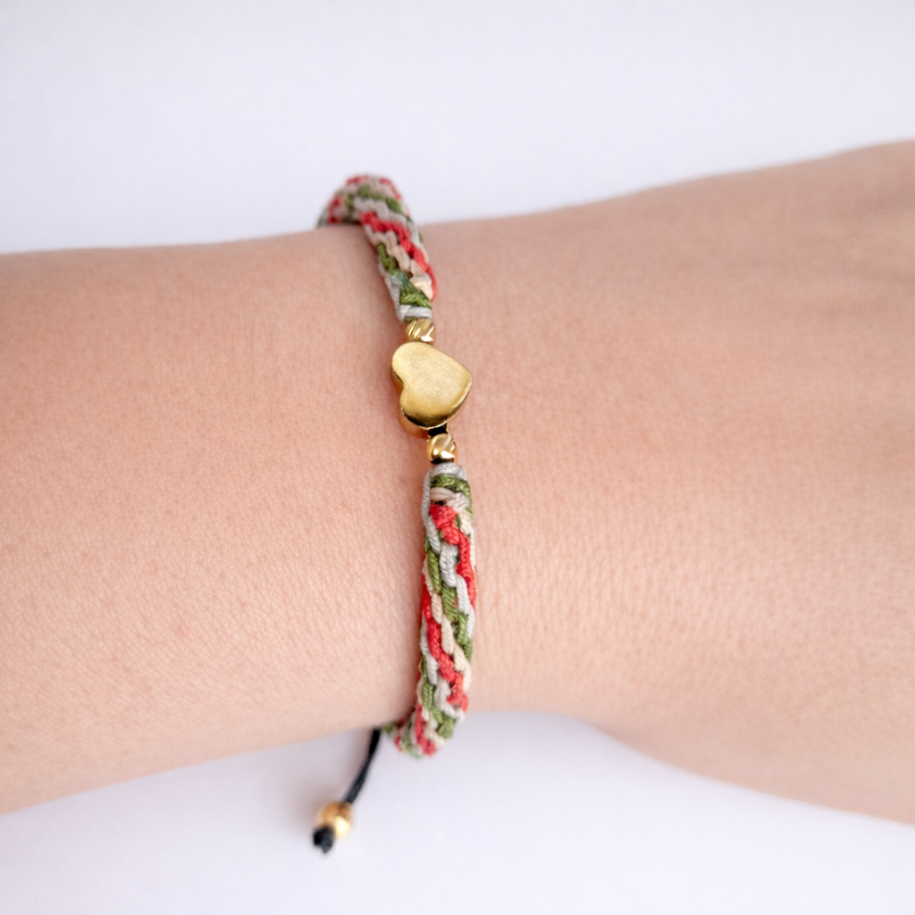 Pulsera Hilo Corazón de Acero con baño dorado